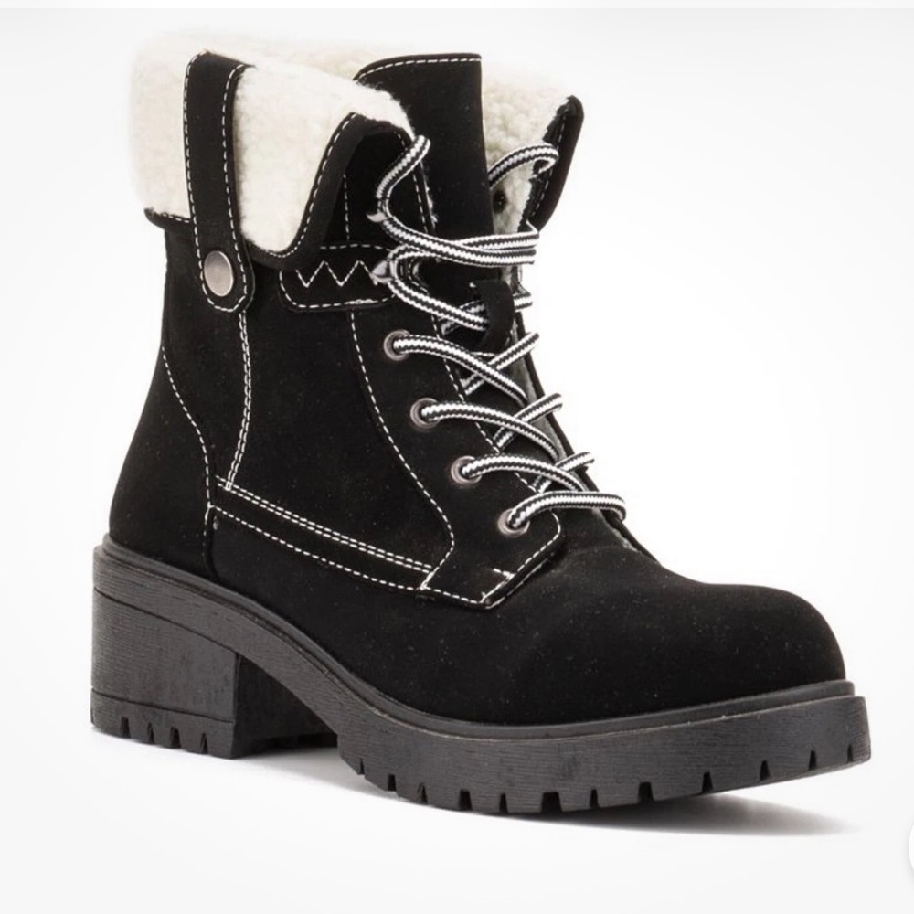 OLIVIA MILLER Woman's Princeton cozy Lug sole, black combat boots / Size 9